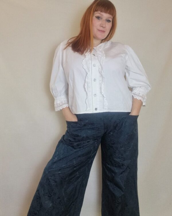 White Broderie Anglaise Frill Detail Blouse UK Size 18-20 - Image 2