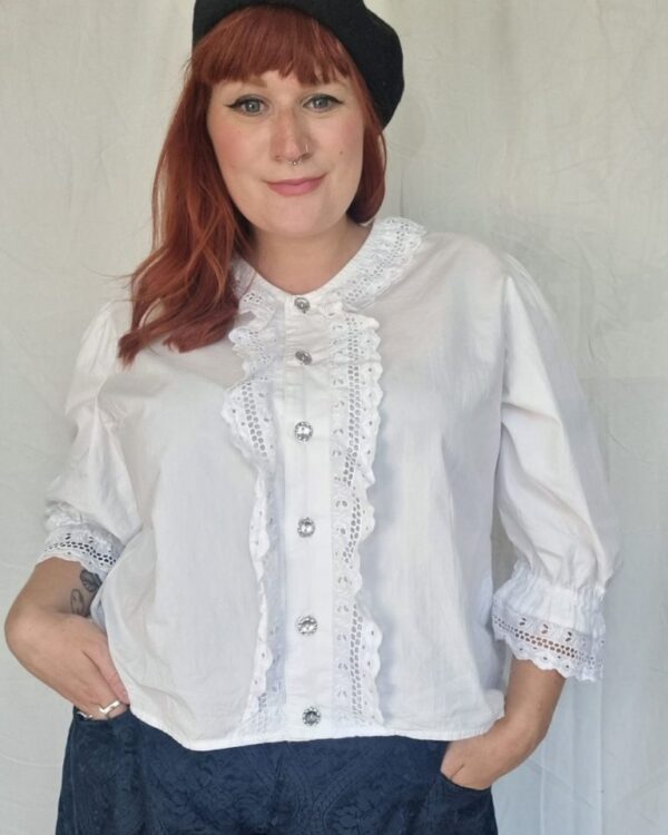 White Broderie Anglaise Frill Detail Blouse UK Size 18-20 - Image 3