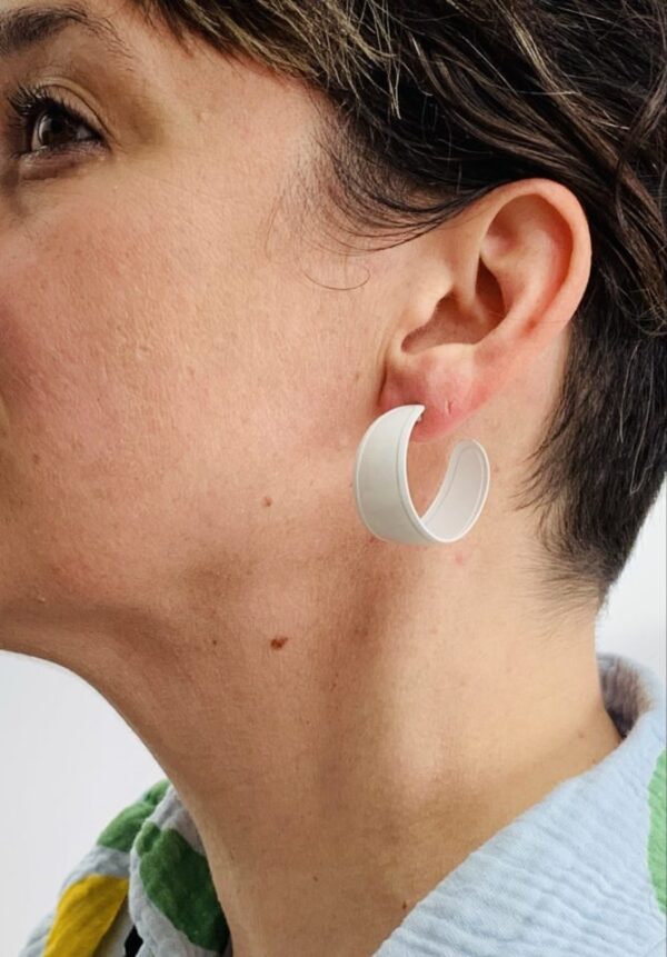 White metal hoop earrings - Image 2
