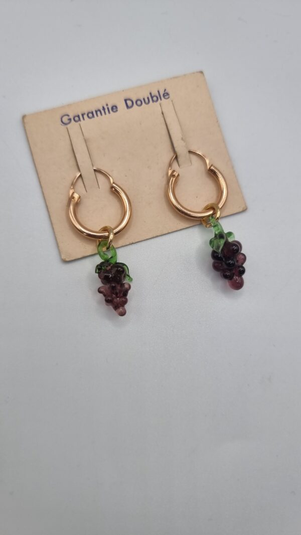 Vintage glass lampwork grape charm hoop earrings 2