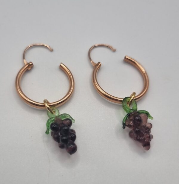 Vintage glass lampwork grape charm hoop earrings 3