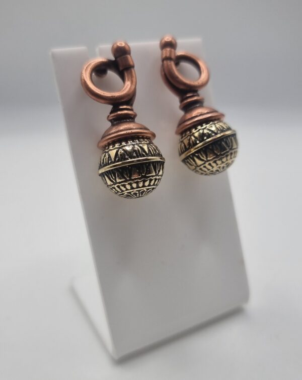 Vintage ethnic engraved earrings 1