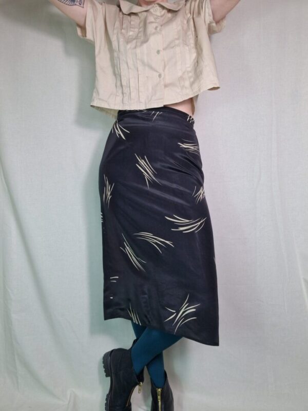 Slinky Black And White Midi Skirt Size 8-10 - Image 4