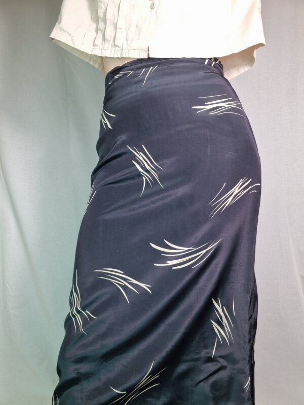 Slinky Black And White Midi Skirt Size 8-10 2